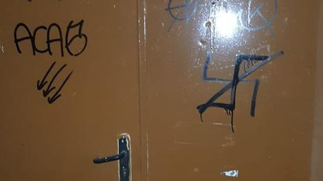 Graffiti de esvástica en madrid