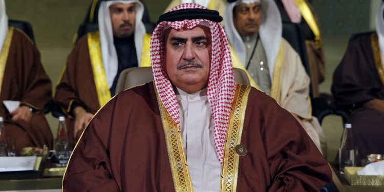 El ministro de Relaciones Exteriores de Bahrein, Khalid bin Ahmed al-Khalifa, asiste a la Cumbre Árabe de Desarrollo Económico y Social, en Beirut, Líbano, el domingo 20 de enero de 2019. (Foto AP / Bilal Hussein)
