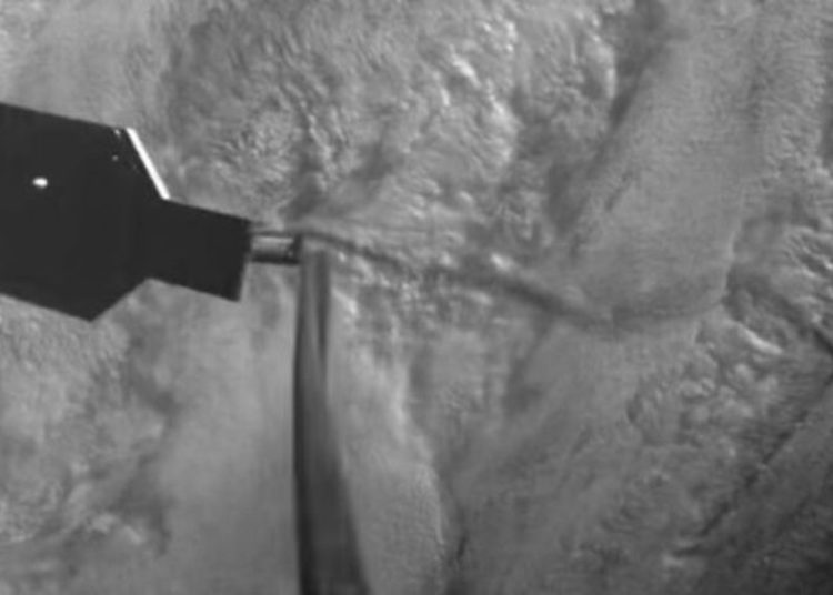 Video muestra la línea fina entre una herramienta y un arma espacial