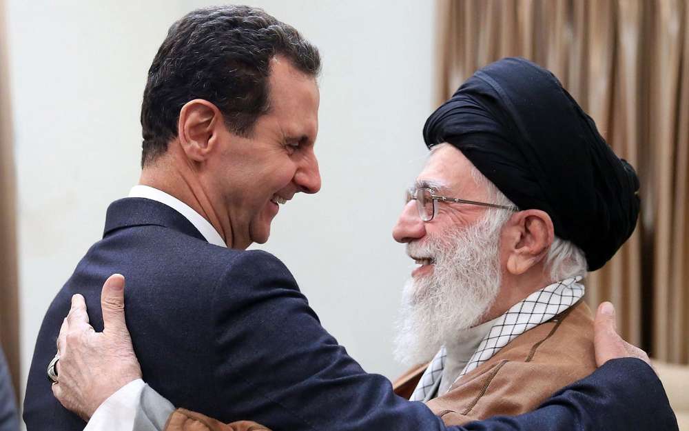 En el primer viaje a Irán en años, Assad agradece a Khamenei por ayudarlo a ganar la guerra