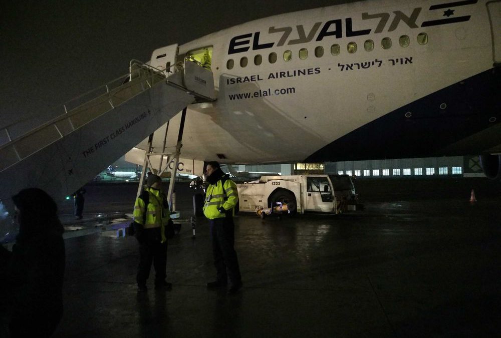 Netanyahu obligado a pasar una noche extra en Varsovia después de que avión fue dañado