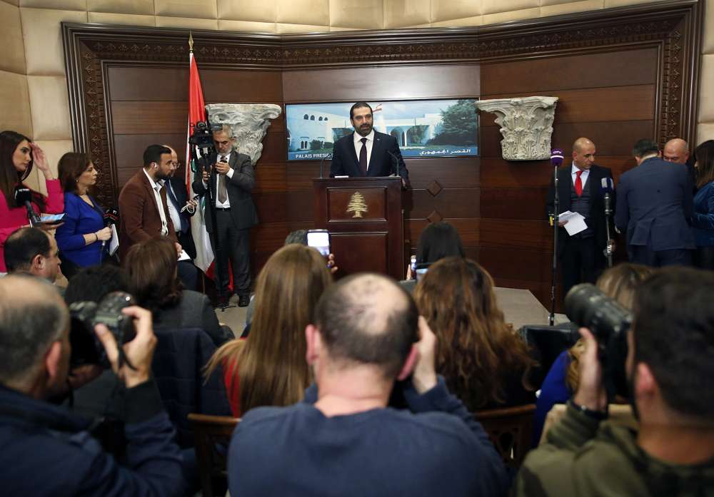 El primer ministro libanés recientemente asignado, Saad Hariri, habla con periodistas en el palacio presidencial en Baabda, al este de Beirut, Líbano, el jueves 31 de enero de 2019. Las facciones políticas libanesas acordaron la formación de un nuevo gobierno, rompiendo -un punto muerto que solo profundizó los problemas económicos del país. (Foto AP / Hussein Malla)