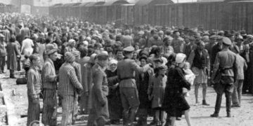 EE. UU distribuye más de $ 30 millones a sobrevivientes del Holocausto que fueron deportados en trenes de Francia