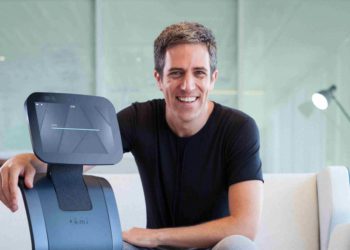 ¿Te están atendiendo? Una empresa fundada en Israel crea un mayordomo robot sobre ruedas