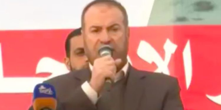 Fathi Hamad, un alto funcionario de Hamas, pronunció un discurso en la región fronteriza entre Israel y la Franja de Gaza el 19 de febrero de 2019. (Captura de pantalla: Al-Aqsa TV)