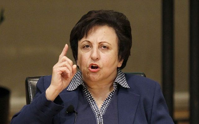 La Dra. Shirin Ebadi participa en la Cumbre Mundial de Premios Nobel de la Paz, en Chicago. en una entrevista con The Associated Press el 5 de noviembre de 2013. (Charles Rex Arbogast / AP / File)