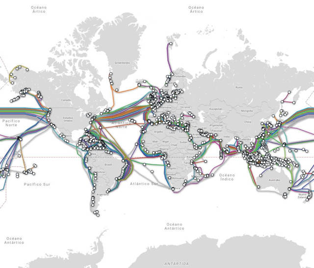 El mapa de los 420 cables submarinos del sistema actual de comunicación (TeleGeography)
