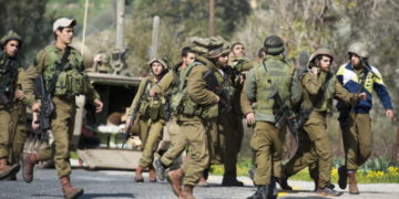 El 28 de enero, soldados israelíes en el norte de la región de Mount Dov son fotografiados después de que una patrulla de las Fuerzas de Defensa de Israel fue atacada por los agentes terroristas de Hezbolá. El ataque de Hezbolá mató a dos soldados israelíes e hirió a otros siete. Crédito: Basal Awidat / Flash90.