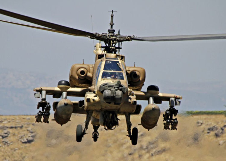 Foto ilustrativa de un helicóptero Apache Boeing AH-64 de la Fuerza Aérea Israelí, 8 de junio de 2012. (Ofer Zidon / Flash90)