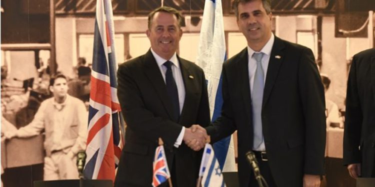 El ministro Eli Cohen con el secretario de comercio internacional del Reino Unido, Liam Fox - Jorge novominski
