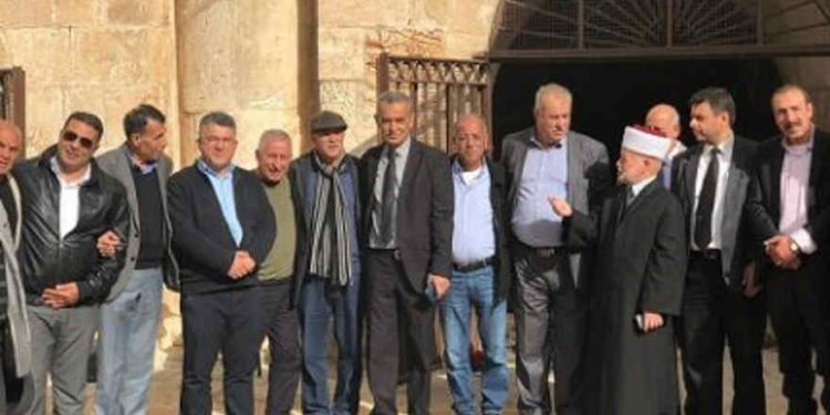 Líderes árabe-israelíes en el sitio de la Puerta de la Misericordia en el Monte del Templo en Jerusalén, el lunes |  Foto: Balad - portavoz de Ra'am