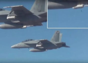 Drones Perdix lanzados desde un F-18 / Departamento de Defensa de EE. UU.