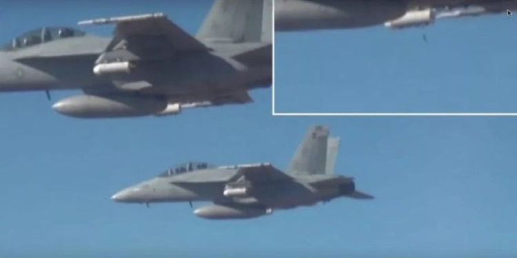Drones Perdix lanzados desde un F-18 / Departamento de Defensa de EE. UU.