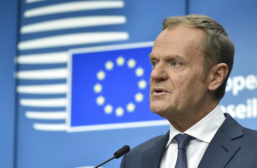 El presidente del consejo europeo, Donald Tusk, pronuncia un discurso durante una conferencia de prensa conjunta en el segundo día de una cumbre de líderes de la Unión Europea (UE) el 23 de marzo de 2018, en Bruselas. (AFP PHOTO / JOHN THYS)