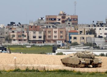 Un tanque de batalla Merkava israelí cerca de la frontera con la Franja de Gaza cerca del Kibbutz de Nahal Oz en el sur de Israel, 15 de marzo de 2019 (Jack Guez / AFP)