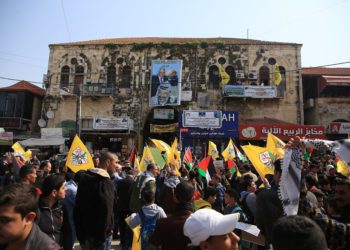 Los palestinos en Cisjordania salen a la calle para manifestarse en apoyo del presidente de la Autoridad Palestina, Mahmoud Abbas. (Crédito: Wafa)