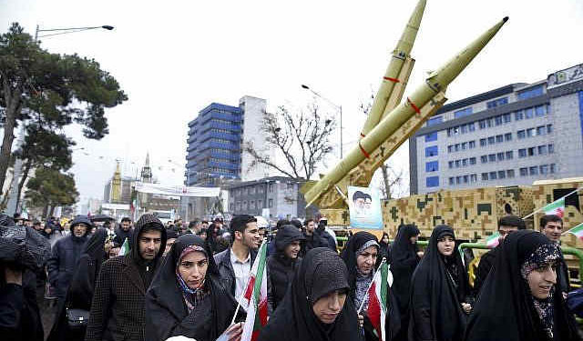 Iraníes realizan reuniones masivas para conmemorar el aniversario de la Revolución Islámica