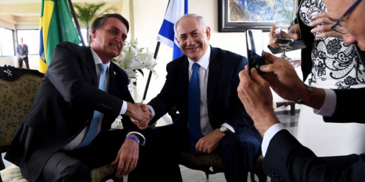 El primer ministro Benjamin Netanyahu y el presidente brasileño Jair Bolsonaro. (Crédito de la foto: AVI OHAYON - GPO)