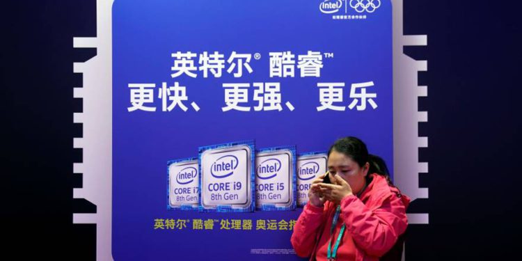 Un signo de Intel se ve durante la Exposición Internacional de Importaciones de China (CIIE), en el Centro Nacional de Exposiciones y Convenciones en Shanghai, China, 6 de noviembre de 2018. (Crédito de la foto: ALY SONG / REUTERS)