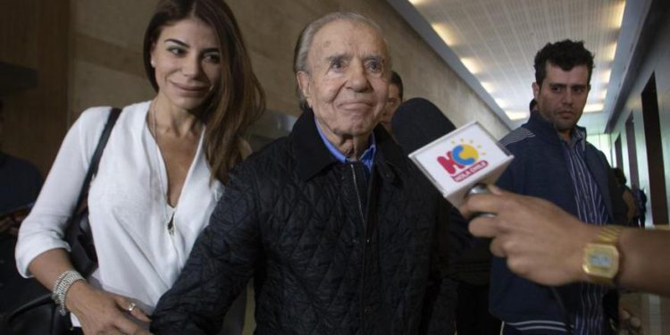 El ex presidente de Argentina Carlos Menem era uno de los imputados en el juicio por el desvío de la investigación del atentado al centro judío AMIA en 1994. (AFP).