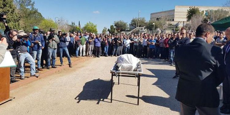 El funeral del rabino Achiad Ettinger (Foto: Elisha Ben Kimon)