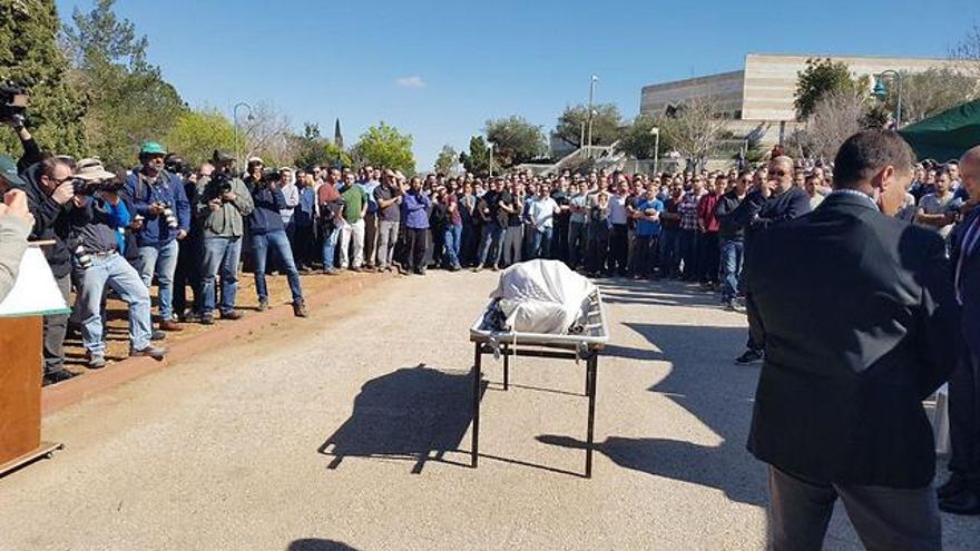El funeral del rabino Achiad Ettinger (Foto: Elisha Ben Kimon)