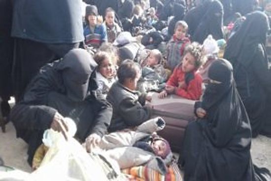 Mujeres y niños en el campamento de personas desplazadas de Al Hol en Siria (Cortesía: Comité Internacional de Rescate)