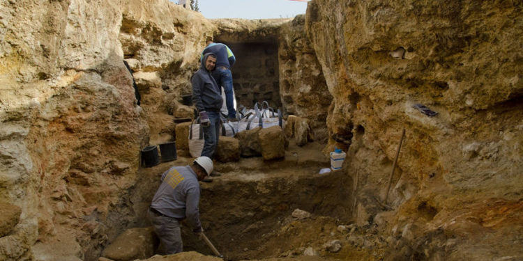 El palomar excavado en la roca descubierto en el sitio de la era Hasmonean en el vecindario Sharafat de Jerusalem.. (Yoli Schwartz / Autoridad de Antigüedades de Israel)