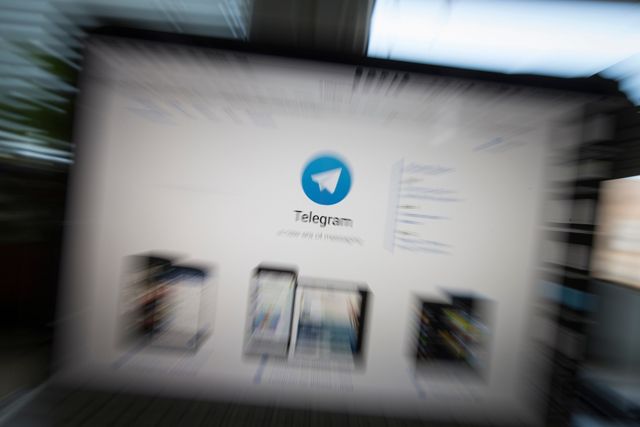 En esta foto de archivo tomada el 20 de marzo de 2018, el sitio web de la aplicación de mensajería Telegram se ve en la pantalla de una computadora en Moscú, Rusia. (Foto AP / Alexander Zemlianichenko, Archivo)