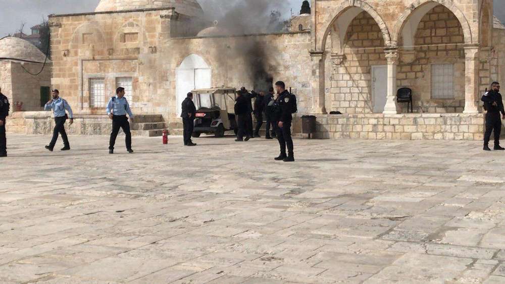 Islamistas atacan a policía de Israel en el Monte del Templo