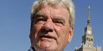 Lituania pone en lista negra al negador del holocausto David Irving