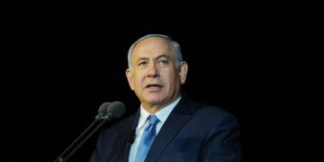 El primer ministro Benjamin Netanyahu habla durante una ceremonia de graduación para los cadetes de la Armada israelí en Haifa el 6 de marzo de 2019 (Meir Vaknin / Flash90)