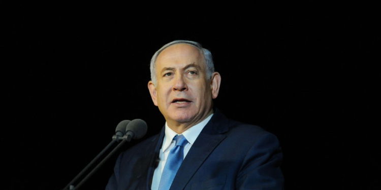 El primer ministro Benjamin Netanyahu habla durante una ceremonia de graduación para los cadetes de la Armada israelí en Haifa el 6 de marzo de 2019 (Meir Vaknin / Flash90)