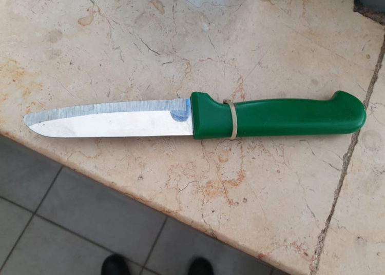 Se encontró un cuchillo en un hombre palestino sospechoso de planear un ataque con puñaladas contra las fuerzas de seguridad en la tumba de los patriarcas en Hebrón, 18 de marzo de 2019. (Policía de Israel)