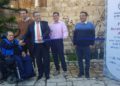 A la ceremonia de corte de cinta para el recién inaugurado proyecto de accesibilidad dirigido por la Compañía de Desarrollo del Este de Jerusalem asistieron el alcalde de Jerusalem, Moshe Lion, y otros funcionarios, además de muchos de los residentes para los cuales estaba destinado a ayudar. Crédito: Municipio de Jerusalem.
