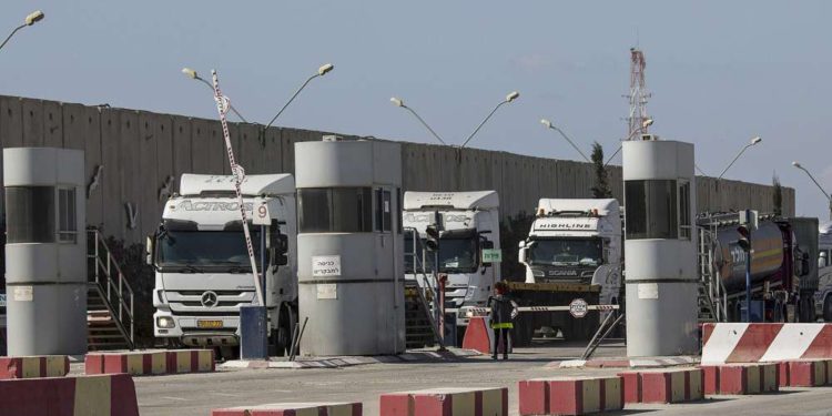 Israel reabre los cruces fronterizos con Gaza a pesar del lanzamiento de cohetes