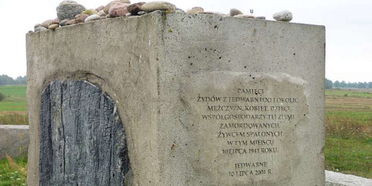 Polonia está considerando exhumaciones en el sitio de Jedwabne