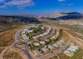 Terroristas árabes disparan contra un auto israelí en el norte de Samaria