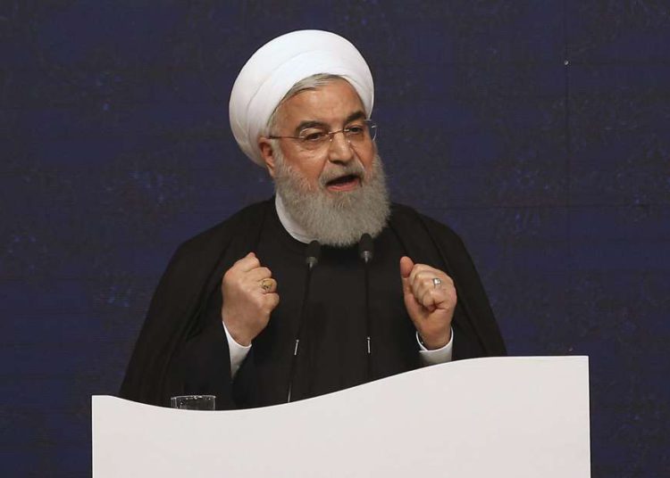 Rouhani: EE.UU. ha colocado su “rodilla” en la “garganta” de Irán durante años