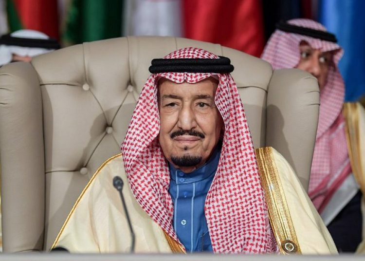 Rey Salman de Arabia Saudita hospitalizado de emergencia por inflamación de la vesícula