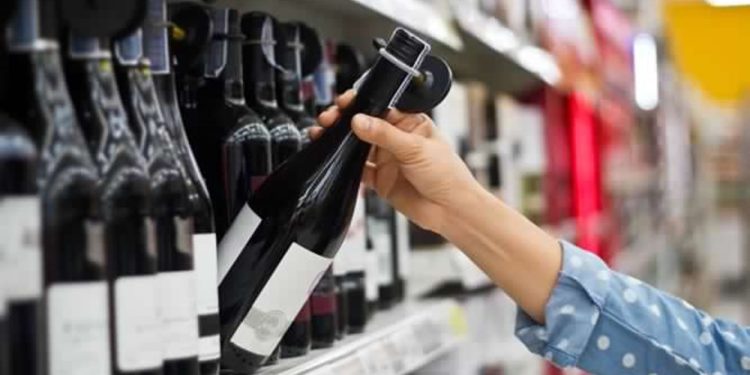 Mieke Zagt, partidaria holandesa del boicot a Israel desencadena compra masiva de vino israelí