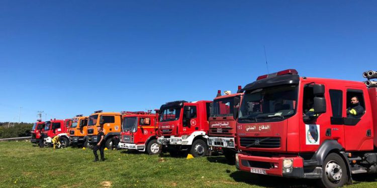 Camiones de bomberos israelíes y palestinos en Jenin el 19 de marzo de 2019. (Crédito: COGAT)