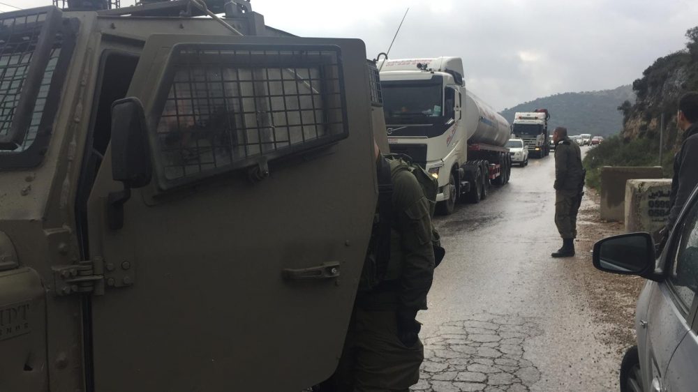 Las tropas israelíes llegan a la escena después de un ataque de embestida de automóviles en el que dos soldados israelíes resultaron heridos y dos de los terroristas murieron en el centro de Judea y Samaria el 4 de marzo de 2019. (Fuerzas de Defensa de Israel)