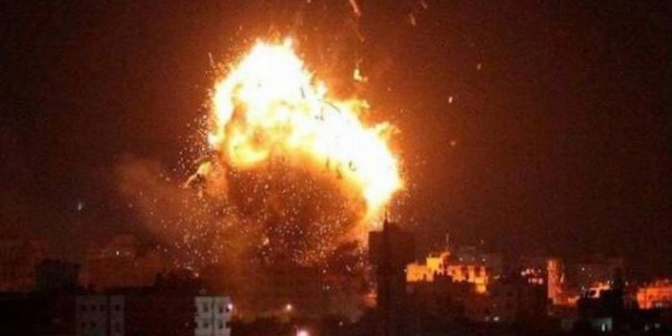 Israel bombardea posiciones de Hamas en Gaza en respuesta al lanzamiento de explosivos a Israel