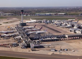 Vista aérea del Aeropuerto de Londres HeathrowiStock