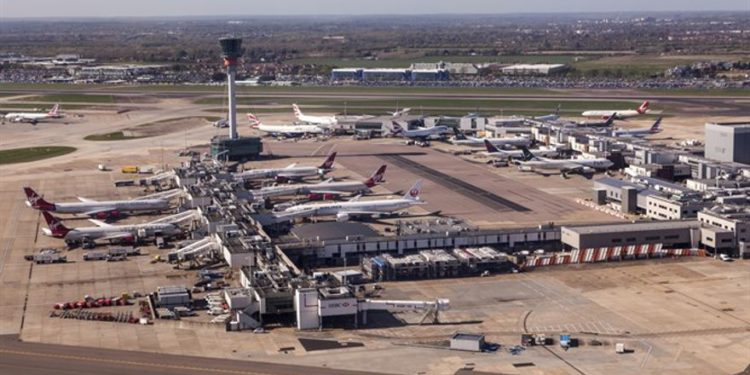 Vista aérea del Aeropuerto de Londres HeathrowiStock