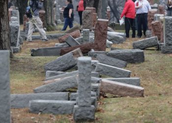 Derribó lápidas judías después del vandalismo del fin de semana en Chesed Shel Emeth / Reuters