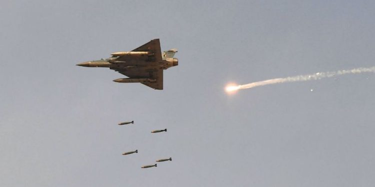 “Israelíes encabezaron los ataques aéreos de la India”: Las teorías de conspiración en Pakistán