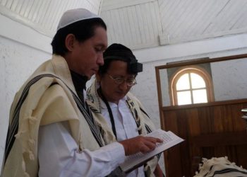 En una isla remota de la Indonesia de mayoría musulmana, la comunidad judía vive en las sombras
