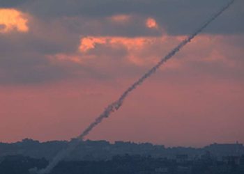 Lanzamiento de cohete desde Gaza a Israel